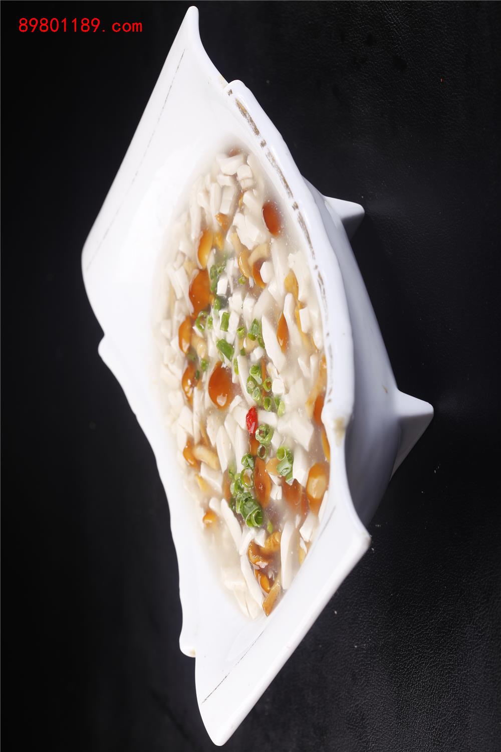 小蘑菇水滑豆腐